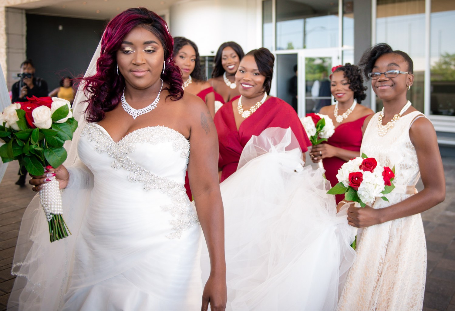 Bride arriving with her wedding party